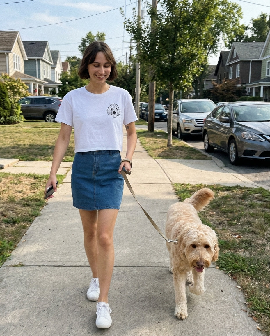 UGC_RUN:dilly_ugc_project_20260315_182618|FILE:women-s-crop-top-1_03_top_left.png